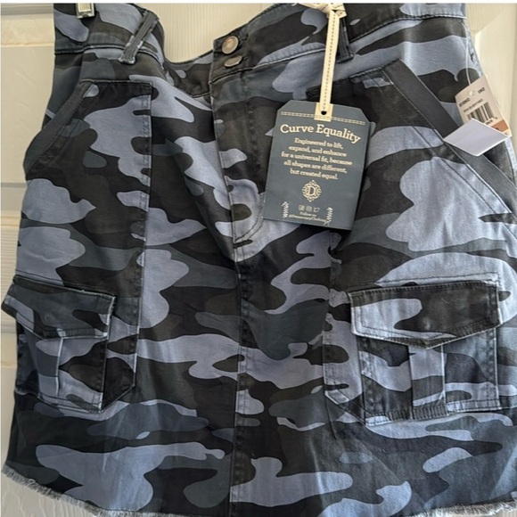 NWT Democracy cargo skirt Ab-Solution. Mold & hold. Size 18 blues - Picture 2 of 12